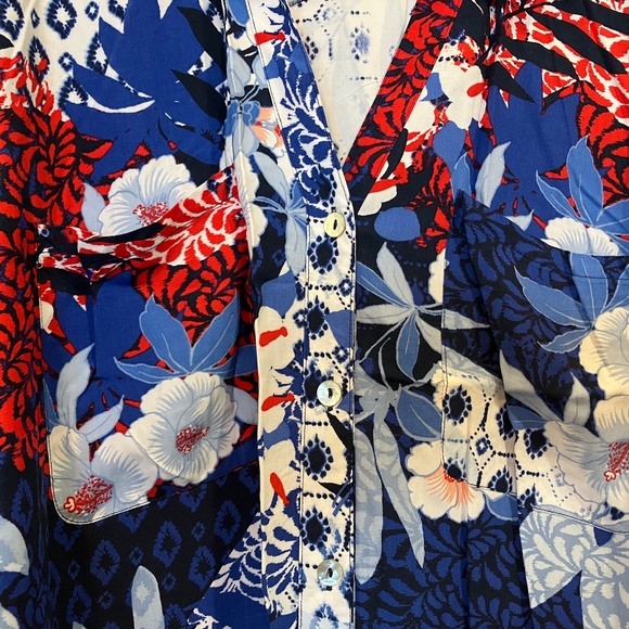 💲⬇️ Ruby Rd. Woman Floral Button-Down Blouse - Picture 2 of 7